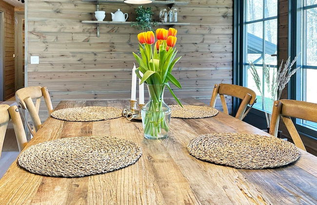 Charming Lakeside Cottage Getaway - Photo 22