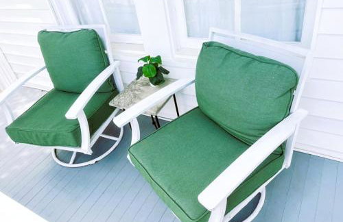 4BR Boutique Coastal Home, Walk to Beach and The Strand, Sleeps 10 - Foto 78