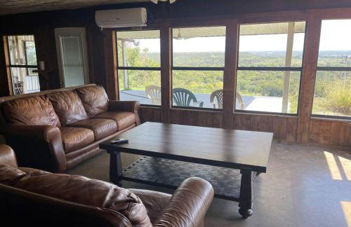 4-bedroom home with gorgeous view - Photo 1