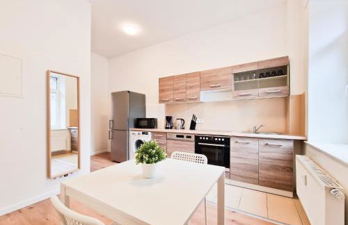 Tolstov Apartments - 1 or 4 Room Apartments - 15 Min to Messe DUS - 10 Min Old Town DUS - Foto 1