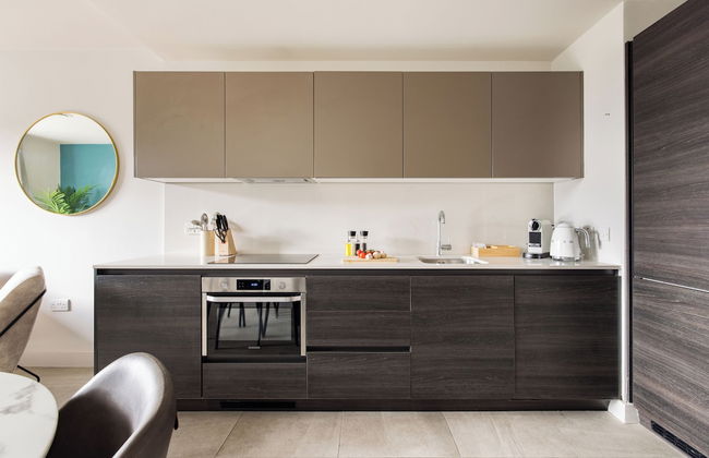 Leeds Centre by Charles Hope - Photo 9