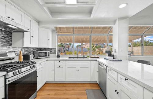 Stylish Home w Full Kitchen Garage Backyard - Foto 7