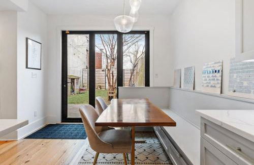 Designer 3 BR Townhome with Beautiful Backyard - Foto 16