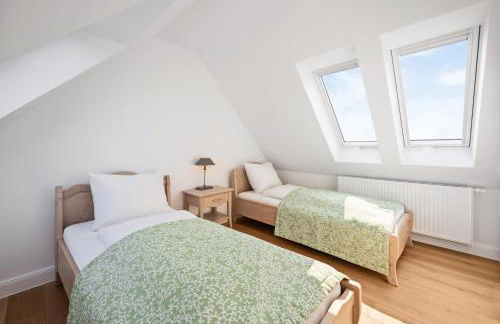 GUT KLETKAMP "Mühlenhof 3" - Ruhige Ferienwohnung mit 2 Schlafzimmern I Terrasse mit See- & Naturblick I Gemeinschaftsgarten I 15 Min zur Ostsee I Küche I Parkplatz I Waschmaschine I WLAN - Foto 6