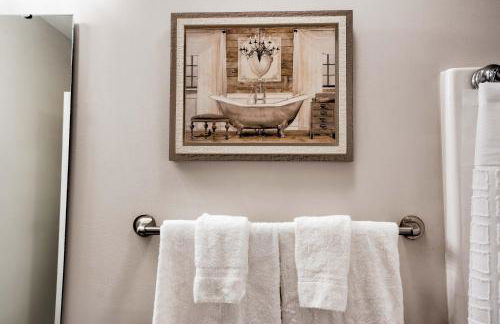 Kannapolis Elegant Townhouse - Pet Friendly - Photo 41