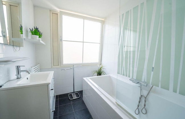 Scenic Stay by the Water - Foto 11