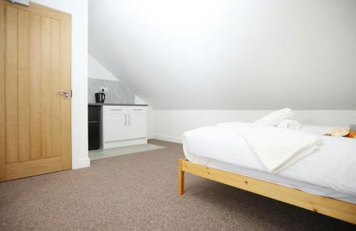 Gloucester Rd By N And N Stays, Newly Refurbed 6 Bed all ensuite house by N And N Stays Ltd, Perfect for contractors and Corporate stays, Close to YTL Arena Site, Pvt Parking for Vans and and work vehicles, Wifi - Foto 12