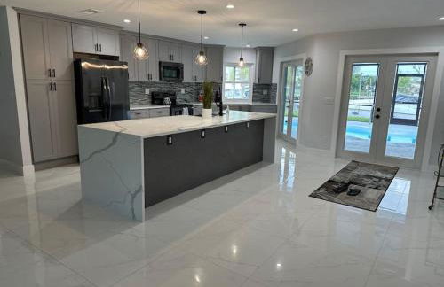 Cozy 2 BR Waterfront home with Heated Pool - Foto 19