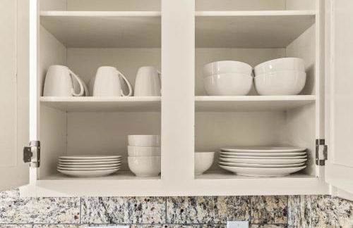 Serene SoCo Escape, Walk to Cafes and Free Parking - Photo 6