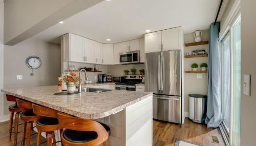 Hike, Fish and Golf Waterfront Gem on Camp Lake! - Foto 2