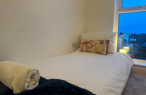 Ideally located Didsbury Chorlton gated parking - Pass the Keys - Foto 9