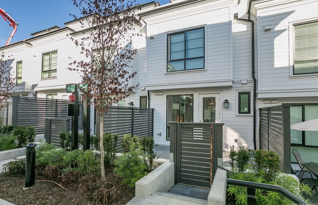 Modern Townhouse at Marine by Elevate Rooms - Photo 24