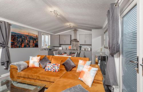 York Family Luxury Cabin with hot tub - Photo 16