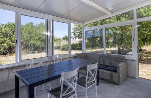 Villa Baras garden - house with pool - Photo 18