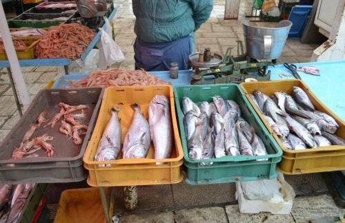 Modern Red & Blue Apartment - Photo 38