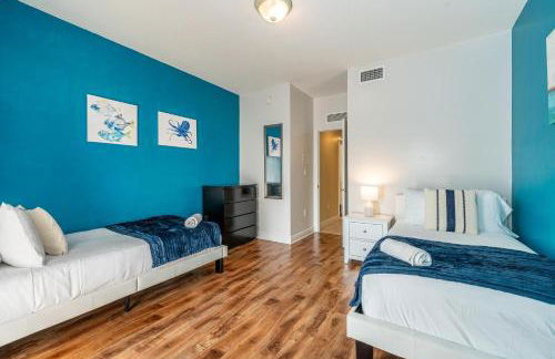 Salty Fox 5BD Oasis w Spa, Beach & Downtown - Foto 30