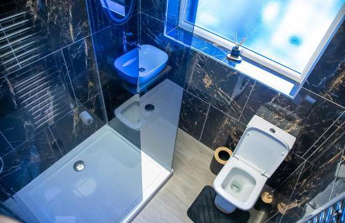 Villa Emma - Modern Bungalow with EV Point, Free Parking & Workspace - Photo 18