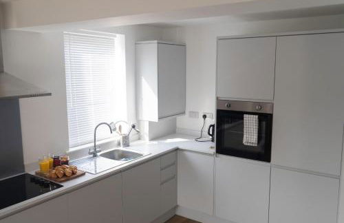 Crossways - a modern two bedroom village apartment close to cheltenham - Photo 10