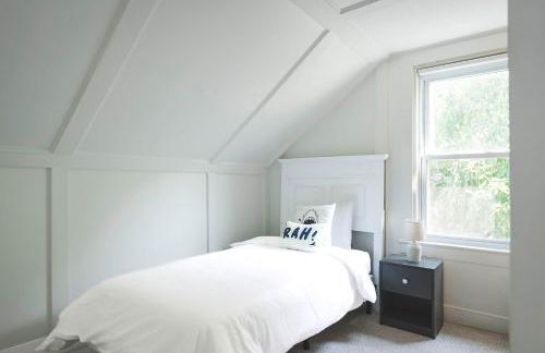 Stay at East Gloucester - Photo 12