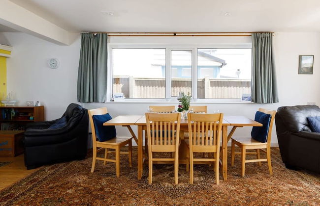 Sunny Seafront Chalet - Sleeps 6 - Photo 51