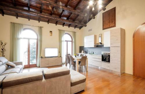 Lakeside Mansion With Pool - Foto 10