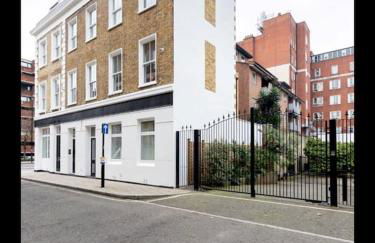 Westminster 2 Bedroom apartment with AC sleeps 5 - Photo 2