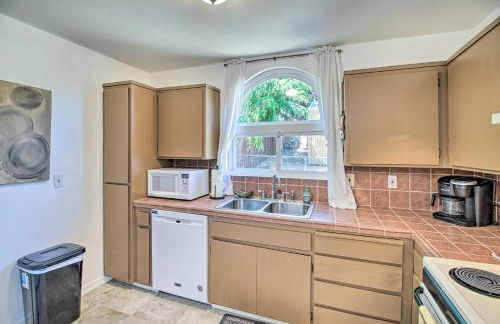 Charming Hilltop Home with Picture-Perfect View - Foto 8