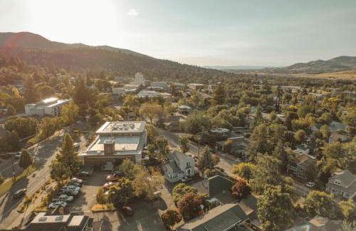 RedTail Inn - 3 Suites Sleeps up to 12 - Foto 36