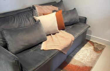 Studio 124 luxuoso, novo, bem equipado com ar condicionado e cozinha completa - Centro Mogi - Foto 8