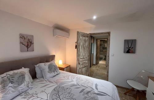 VILLA au calme avec VUE MAGNIFIQUE -entièrement climatisée - piscine - Photo 28