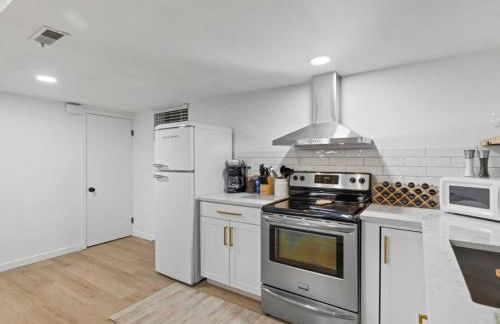 Newly Renovated Basement Apt - Foto 6