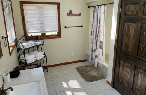 Rock Lodge Complete with Covered Parking - Foto 26