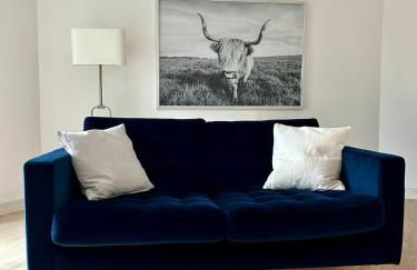 Stafford 2 Bedroom Apartment in Prime Location with Secure Parking - Foto 1