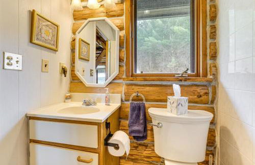 Log Cabin with Pond and Trail Access in Almond! - Foto 18