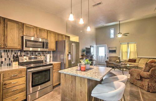 St Charles Hilltop Mansion with Mod Interior! - Foto 3