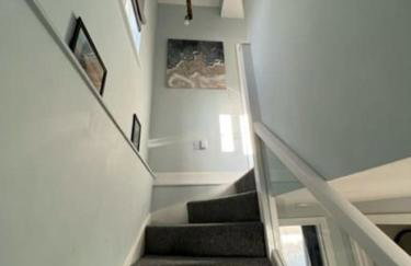 Orchard Lodge-Coastal Retreat, newly built hideaway with village views and private terrace - Foto 21