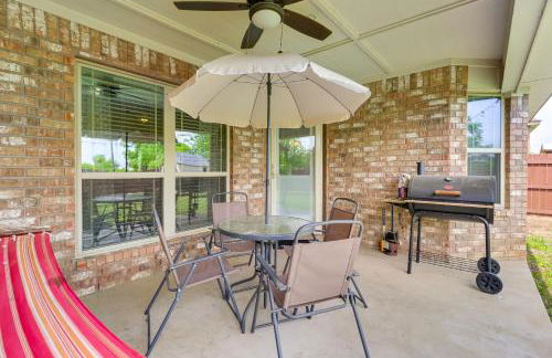 Unwind Fireside! Harker Family Retreat with Yard - Foto 29