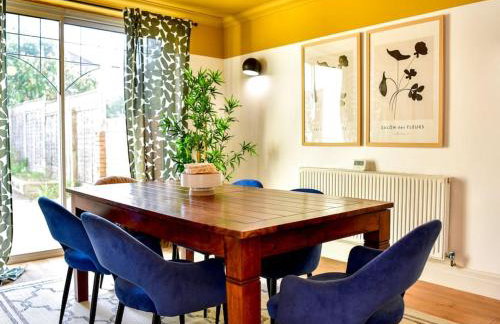 Stylish 3 Bed Home with Parking! - Photo 39