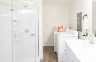 Beautiful Light-filled Farmhouse w swing & slide - Foto 38