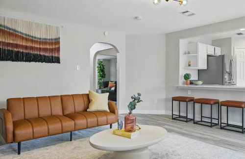 4BD Tropical Pool Oasis with a Game Room - Photo 13