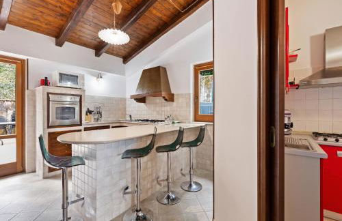 Valley View Villa in San Mango D'aquino with Hot Tub - Foto 31