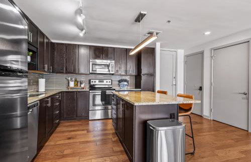 Luxury 17th Floor Downtown Dallas High-Rise with Free Parking, City Views, Pool & Gym - Foto 9