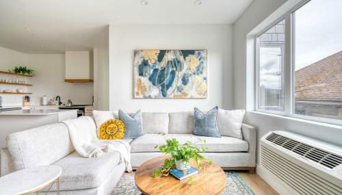 The Cascadia Retreat - Luxury Home - 90 WalkScore - Photo 5