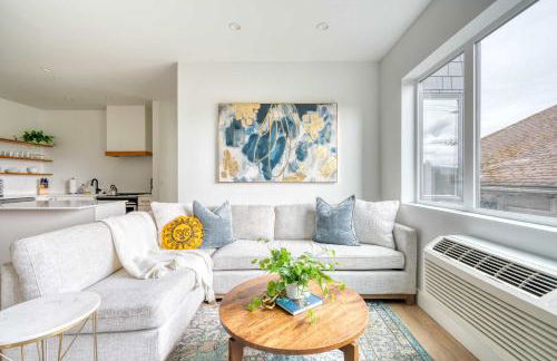 The Cascadia Retreat - Luxury Home - 90 WalkScore - Photo 5