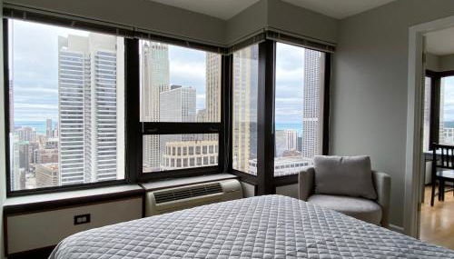 River North Magnificent Mile Condo, Lake and City Views, 43rd Floor Corner, Parking Included! - Foto 5