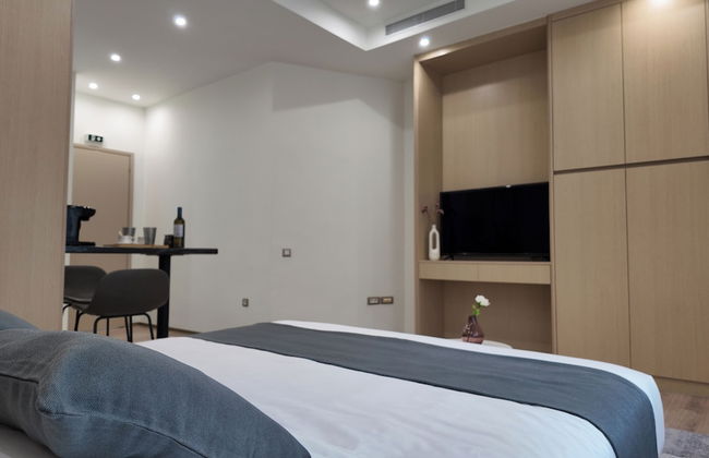 CC LUX Suites - Photo 76