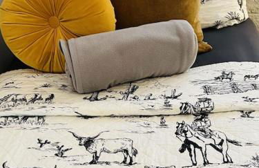 Sedona Uptown Gem!Large yard w grass and shade trees! Views!! NEW! BARREL SAUNA!!! Close to trails, walk to Uptown Sedona, restaurants and shopping - Foto 53