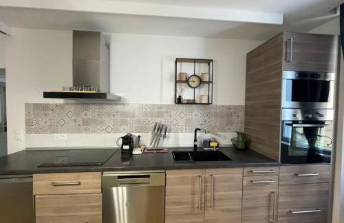 Liberté et Confort, appartement entier, moderne avec 2 chambres et cuisine équipée au coeur de Semur - Foto 14