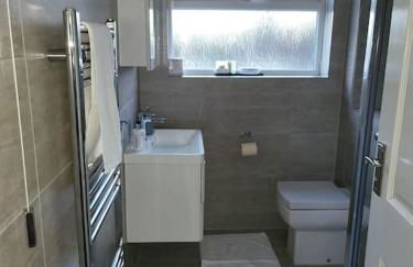 Lovely apartment with free parking & Wi-Fi - Foto 3