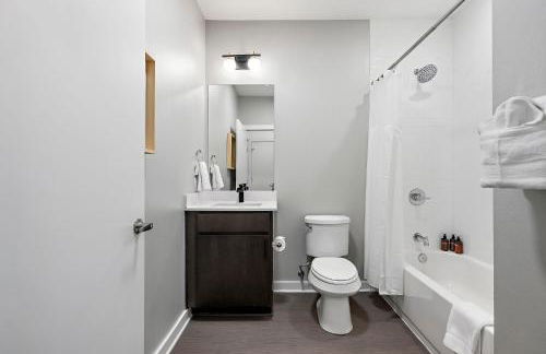 South Lamar Stay - Pickleball, Sauna & Cold Plunge - Photo 19